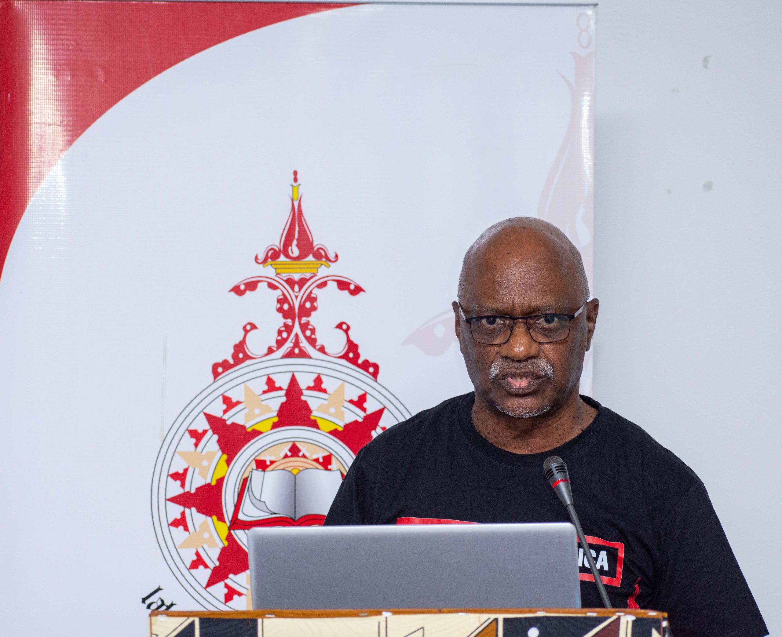 Prof. Doutor Nazir Khan- Director -Geral IPS