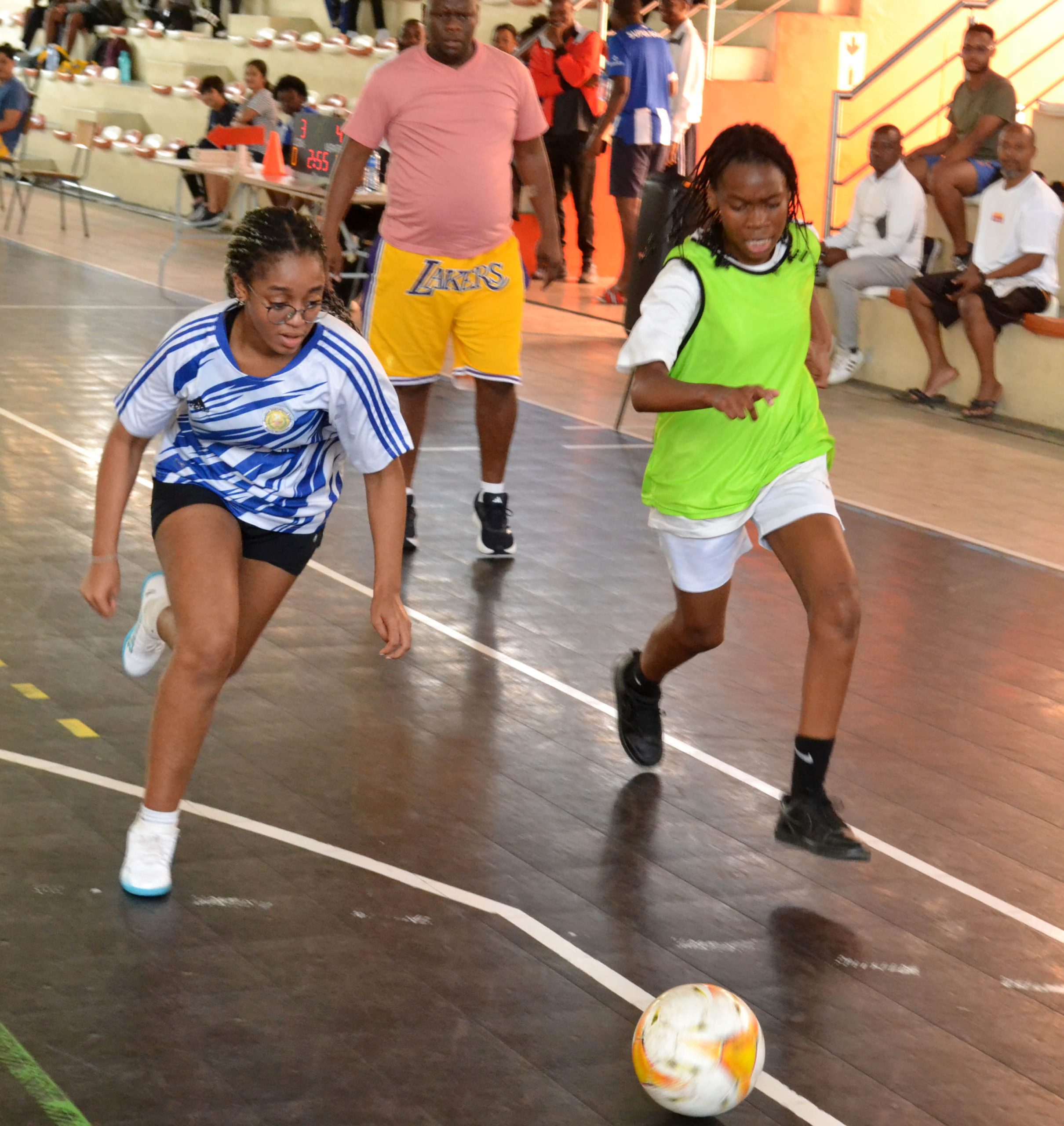 Momento do jogo de Futsal em femininos (5)