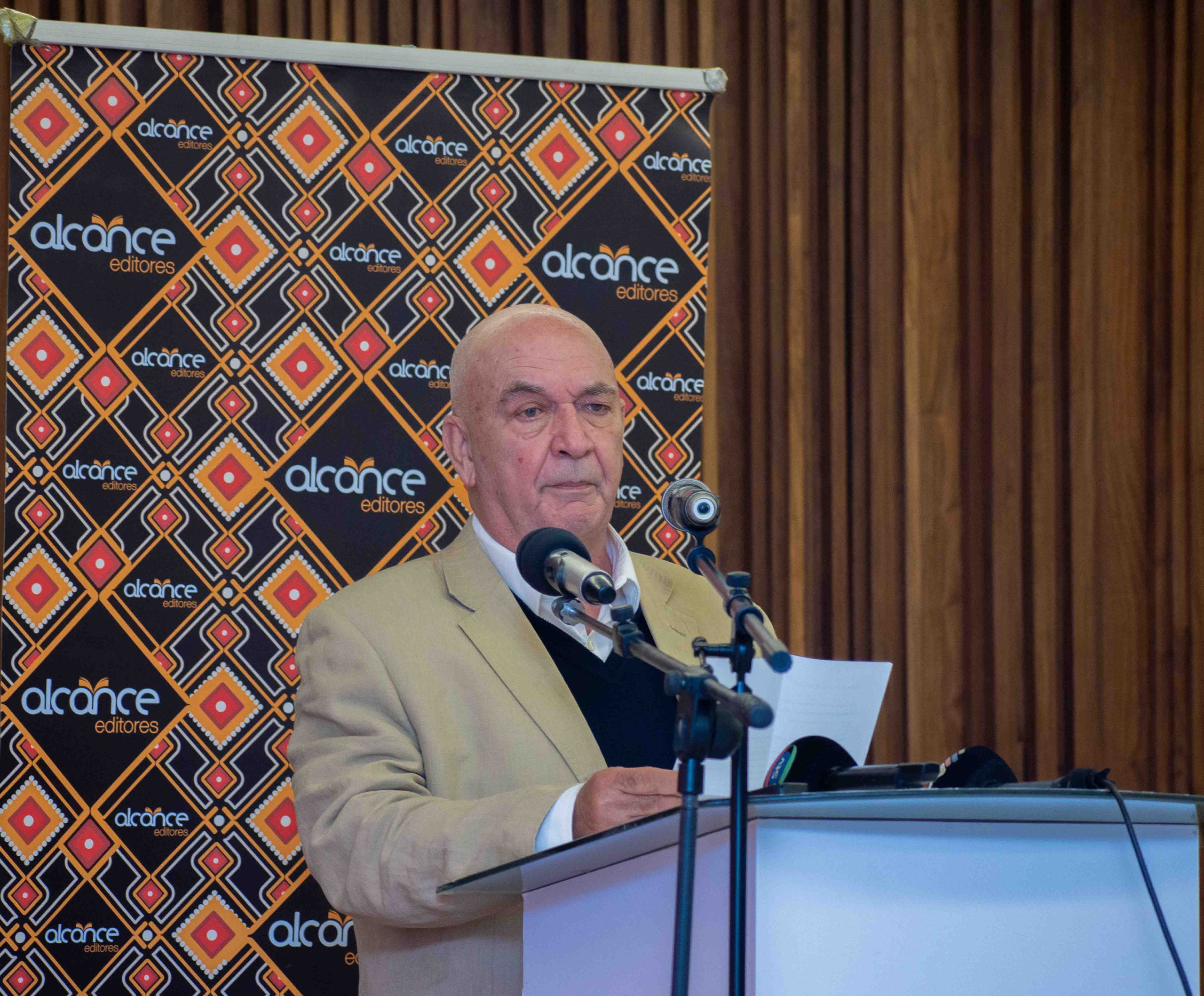 Ricardo Santos, apresentador da obra